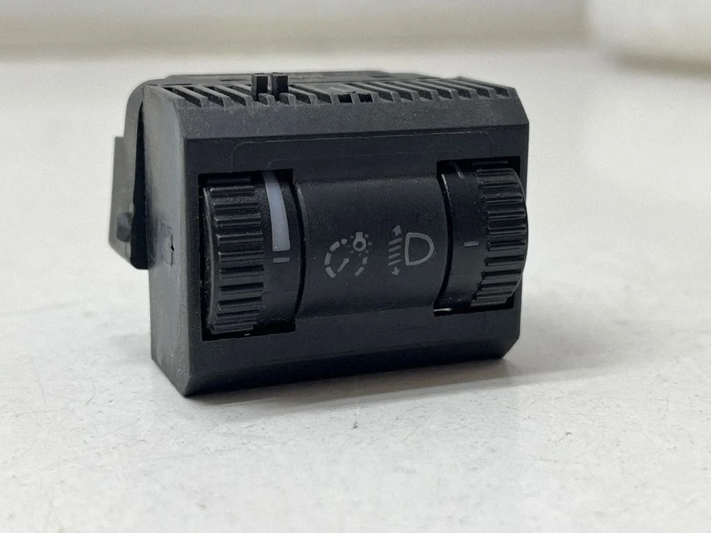 Headlight level height control switch 7E0941333