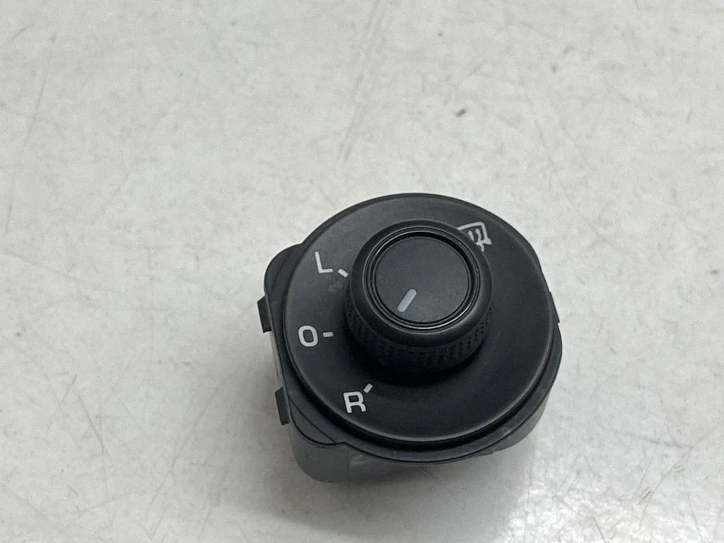 Wing mirror switch – Volkswagen Caddy (2015-2020)