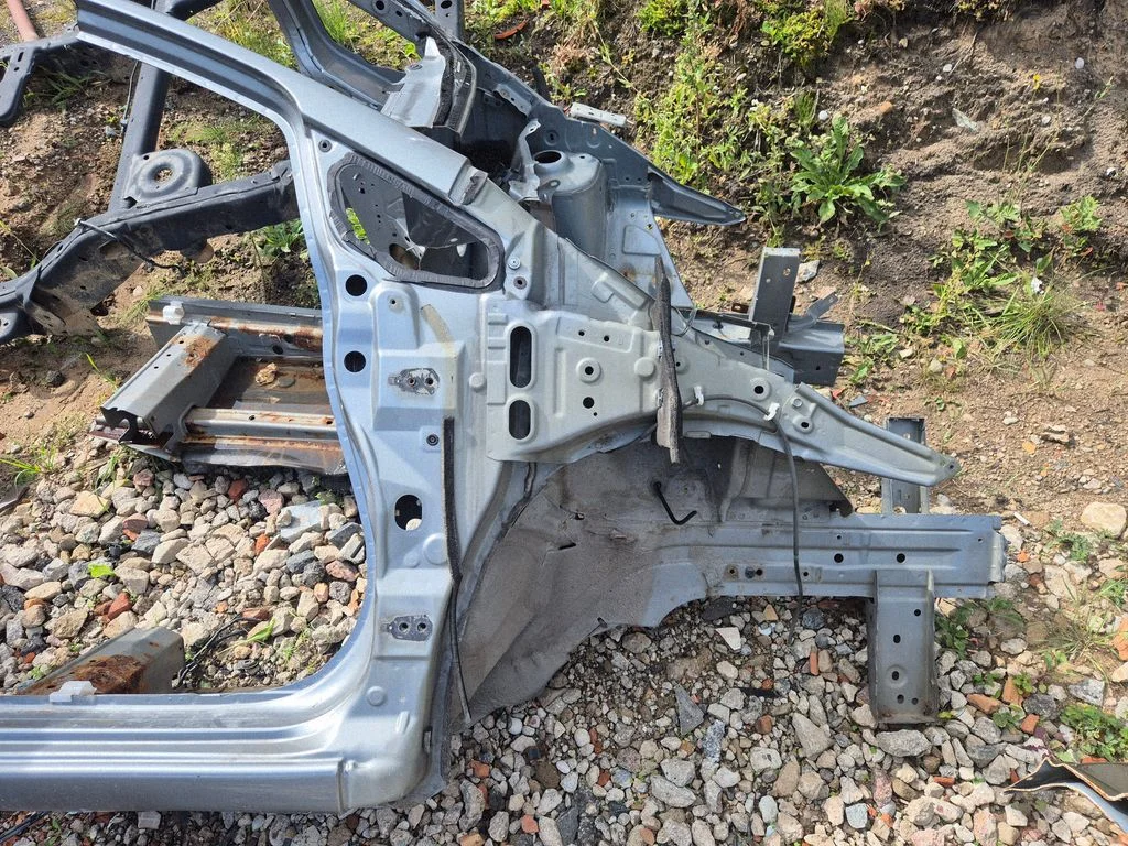 Esimene küljepaneel – Nissan Note (E12) (2014-2016), eesmine parem