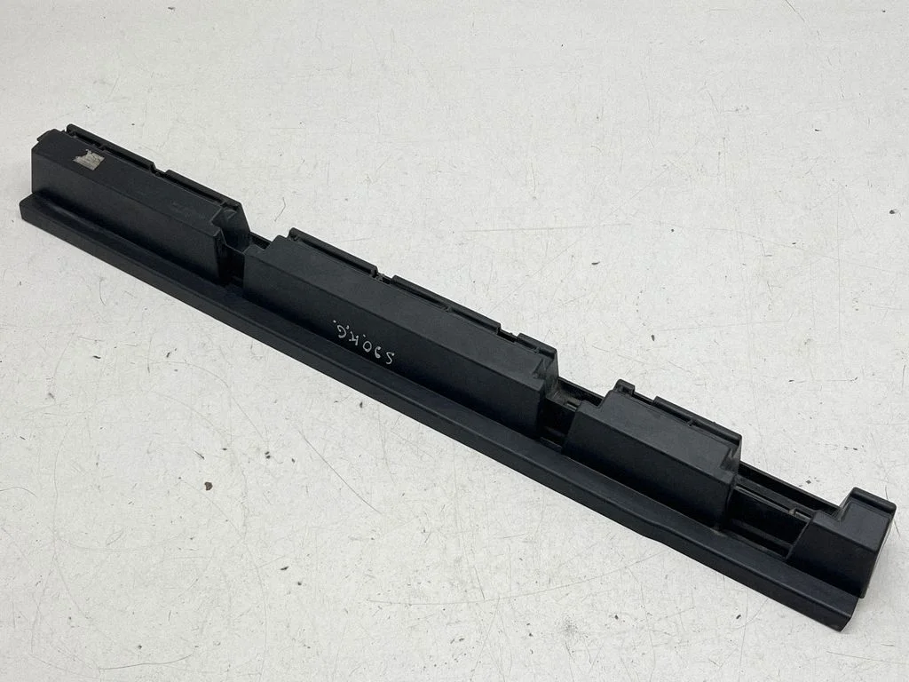 Sill supporting ledge 31386131