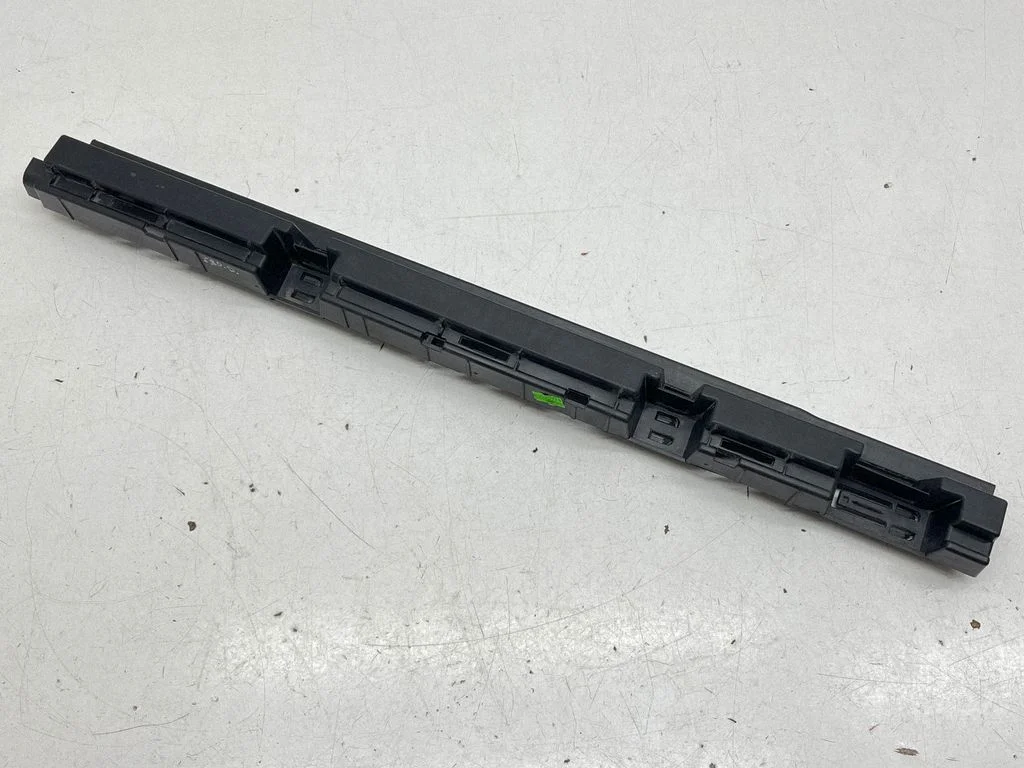 Sill supporting ledge 31386132