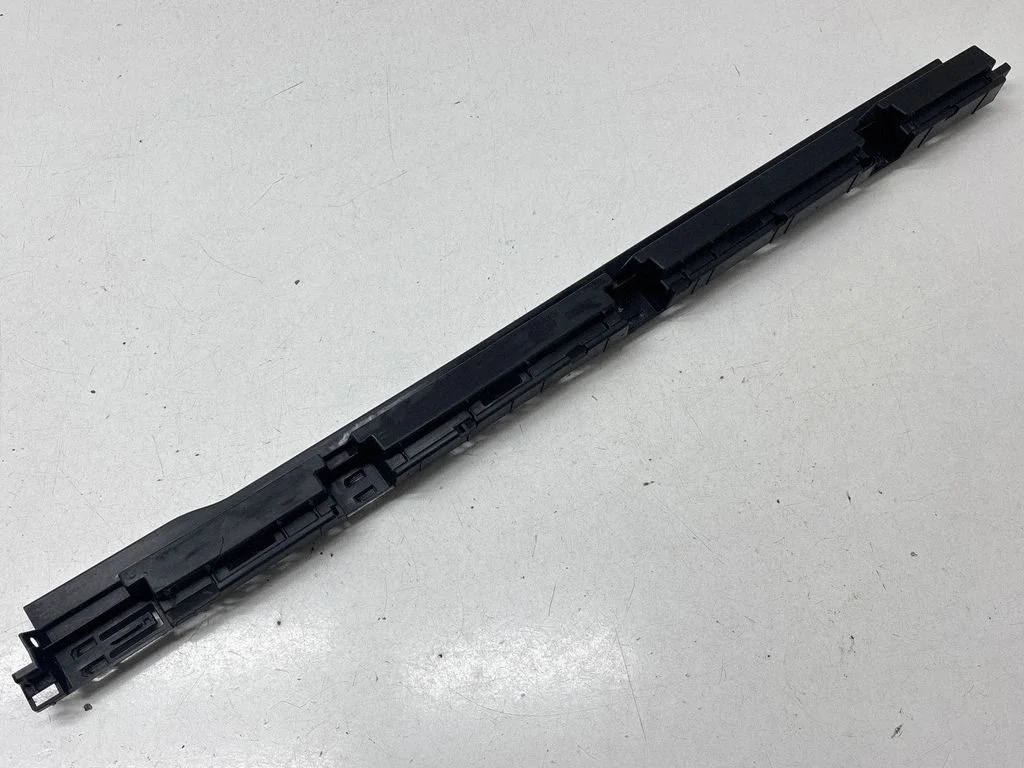 Sill supporting ledge 31386130