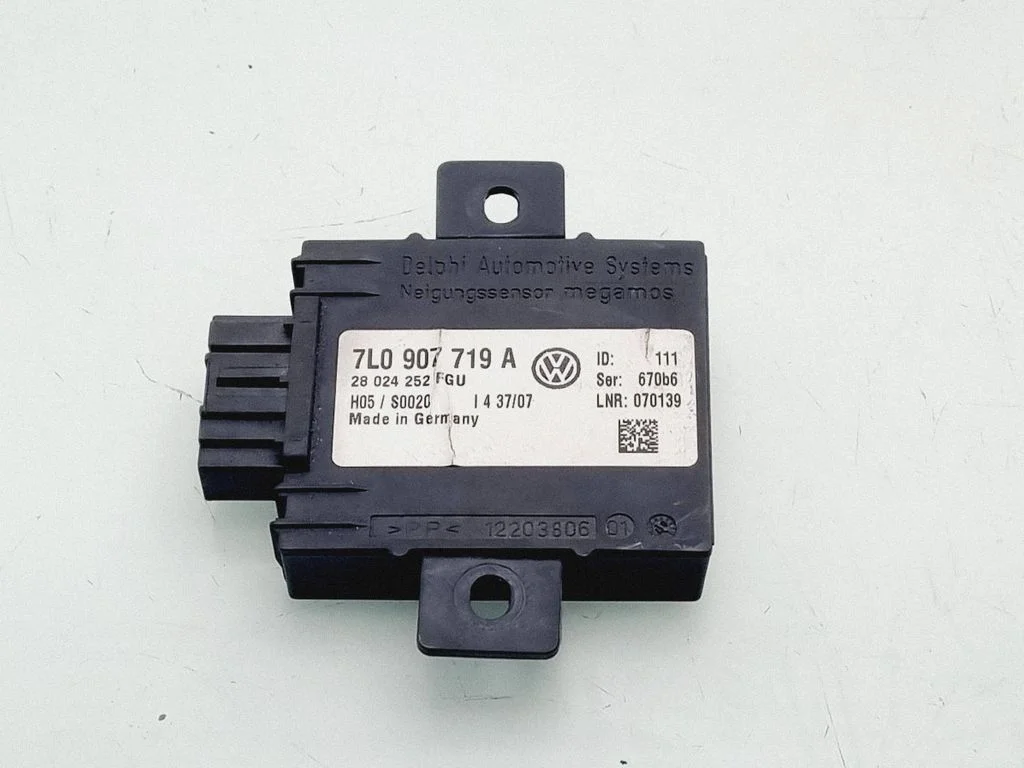 Alarm control unit/module 7L0907719A