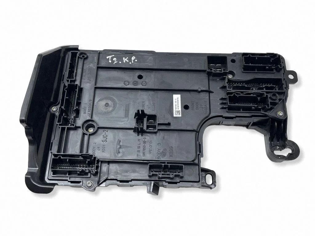 Central body control module – Tesla Model Y (2020-)