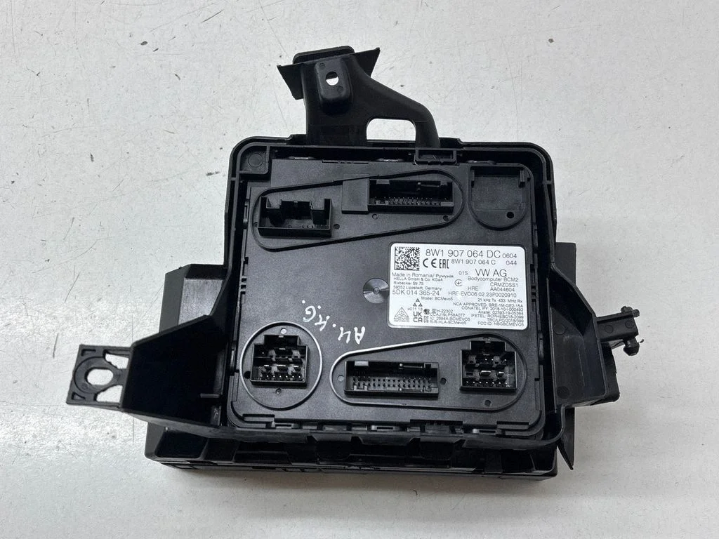 Moduł nadwozia (BCM) 8W1907064DC