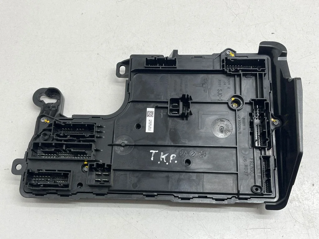 Central body control module 156735900B
