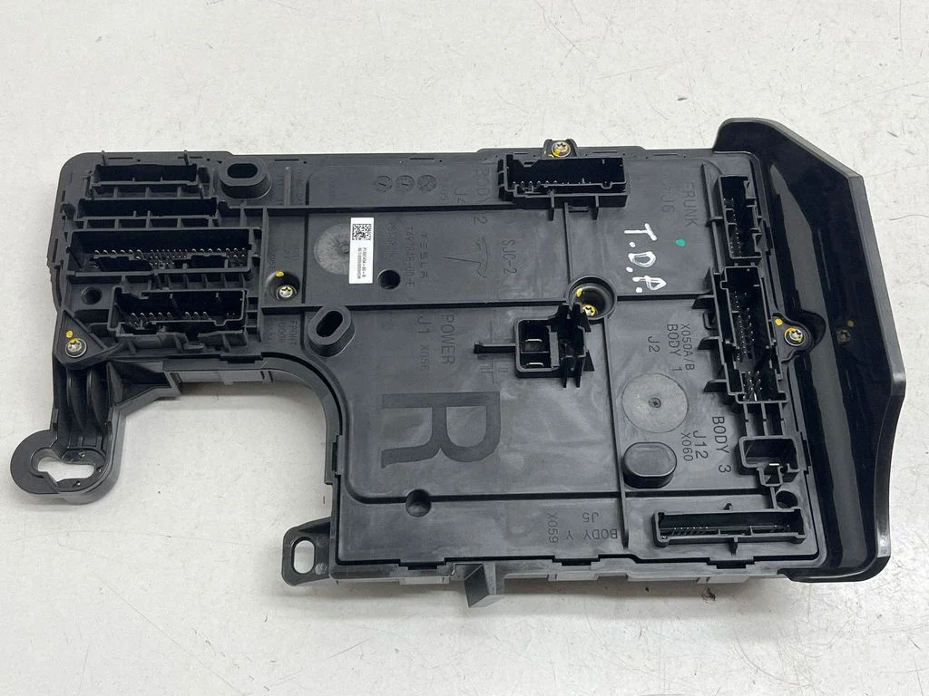 Central body control module 156685300A