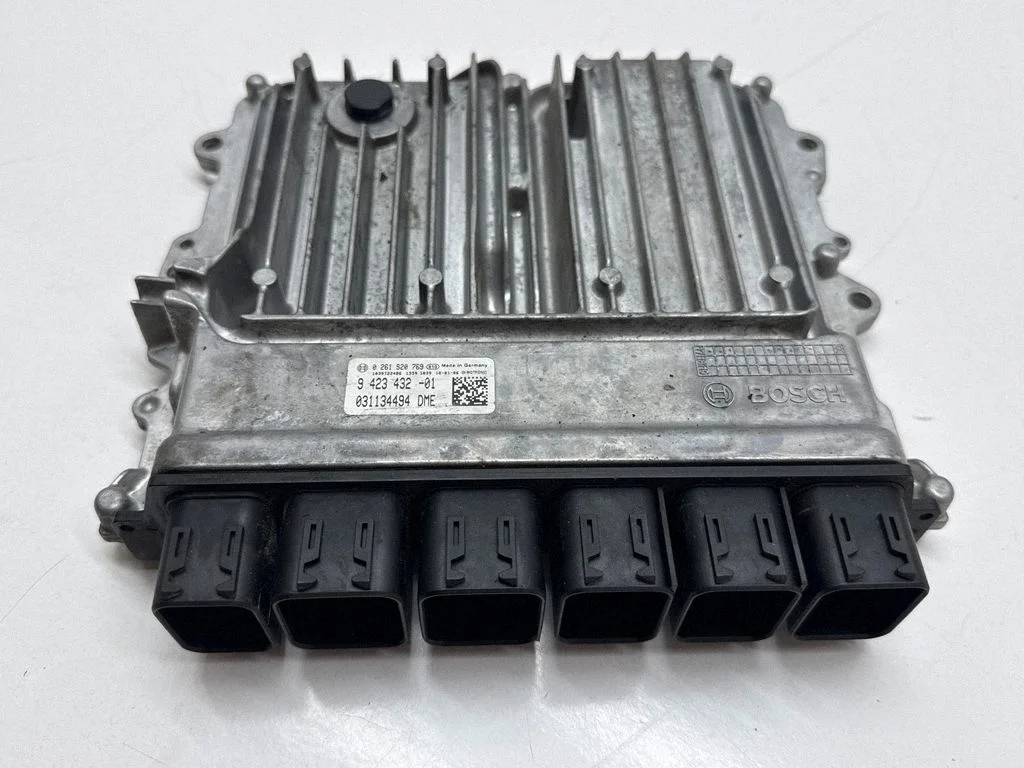 Dzinēja vadības bloks 9423432
