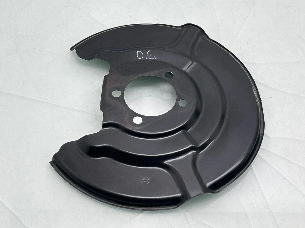 Rear brake disc plate dust cover – rear right