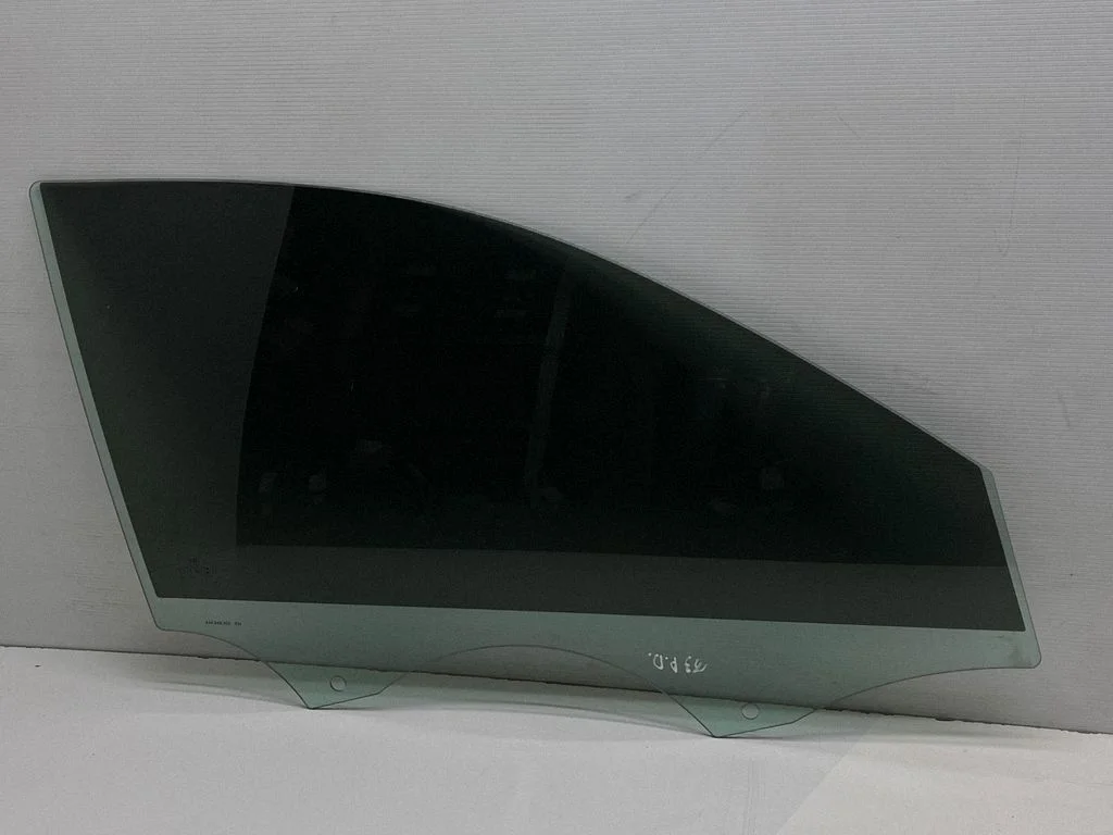 Galvenais priekšējo durvju stikls (četrdurvju) 83A845202