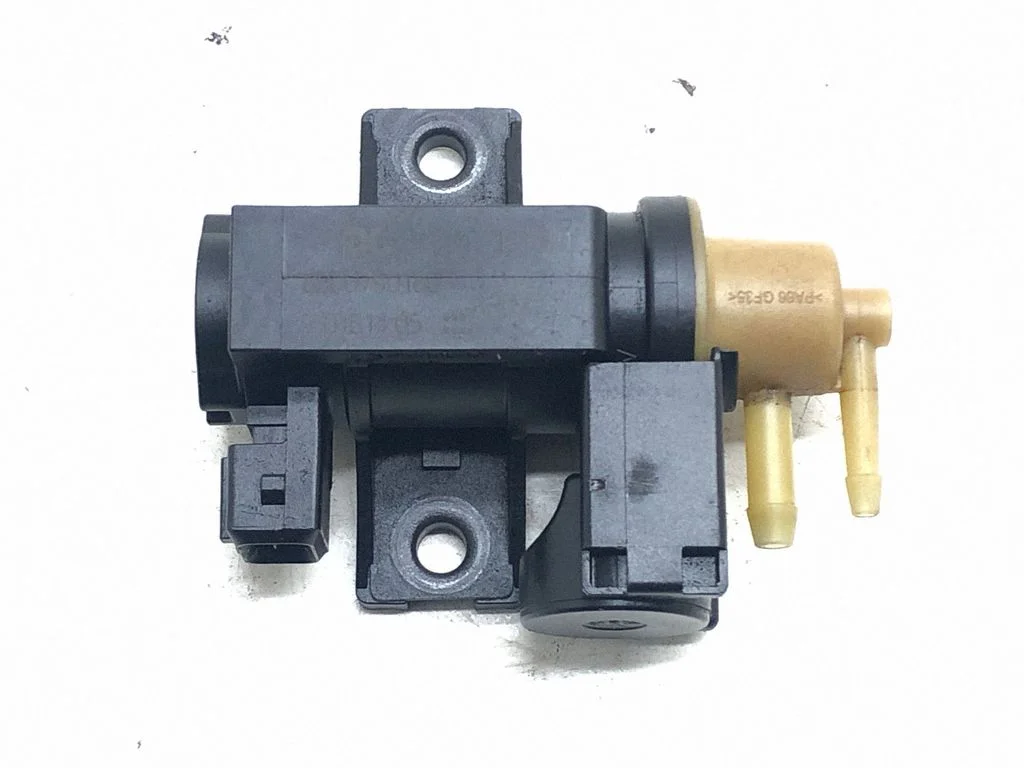 Vacuum valve 8200790180