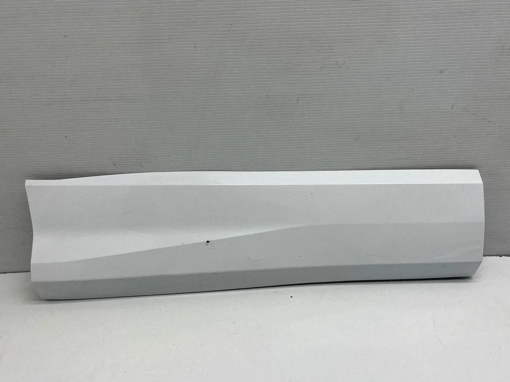 Aizmugurējo durvju apdare (molings) 83A853970A