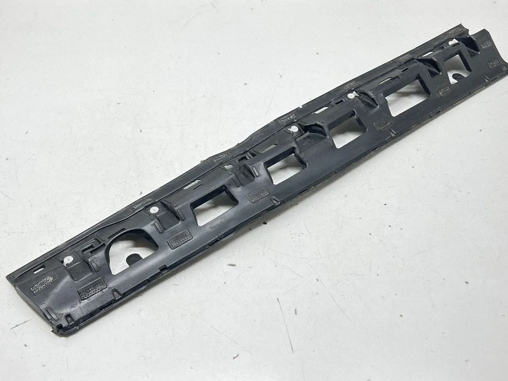 Front door trim (molding) 31440302