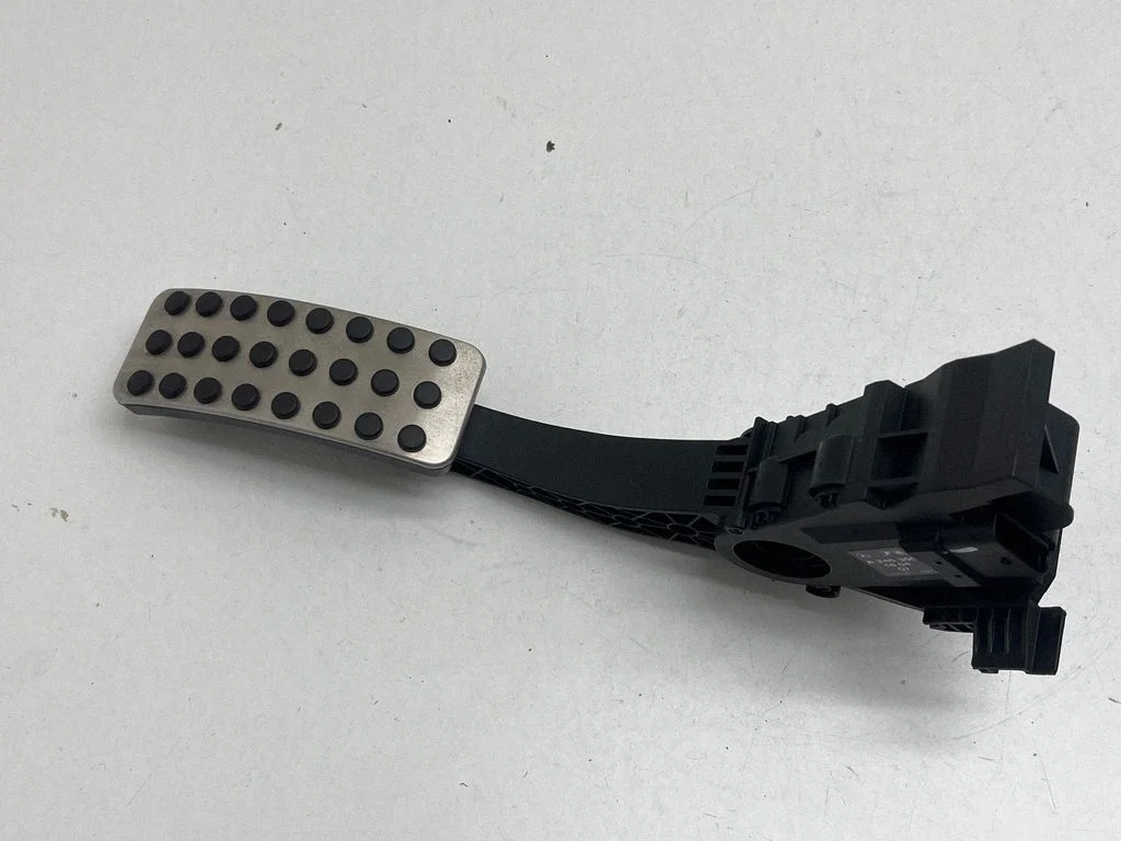 Accelerator throttle pedal A2463001604