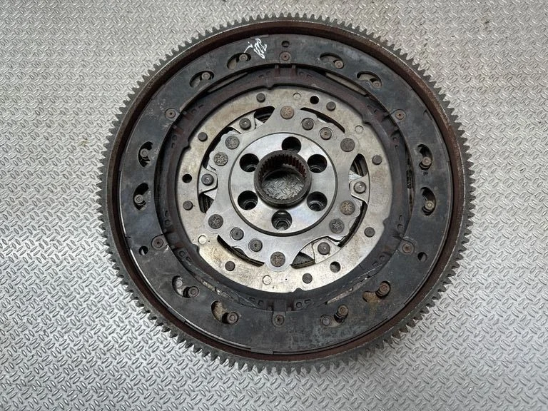 Dual mass flywheel 210121042A