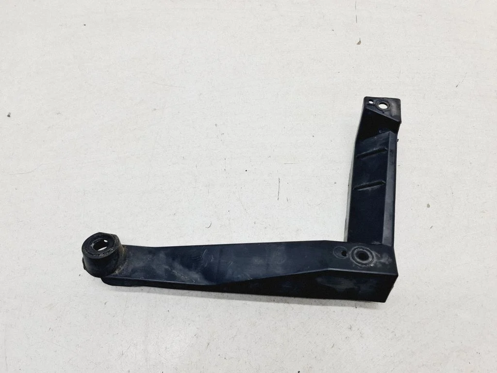 Bumper support mounting bracket corner 7L6807862