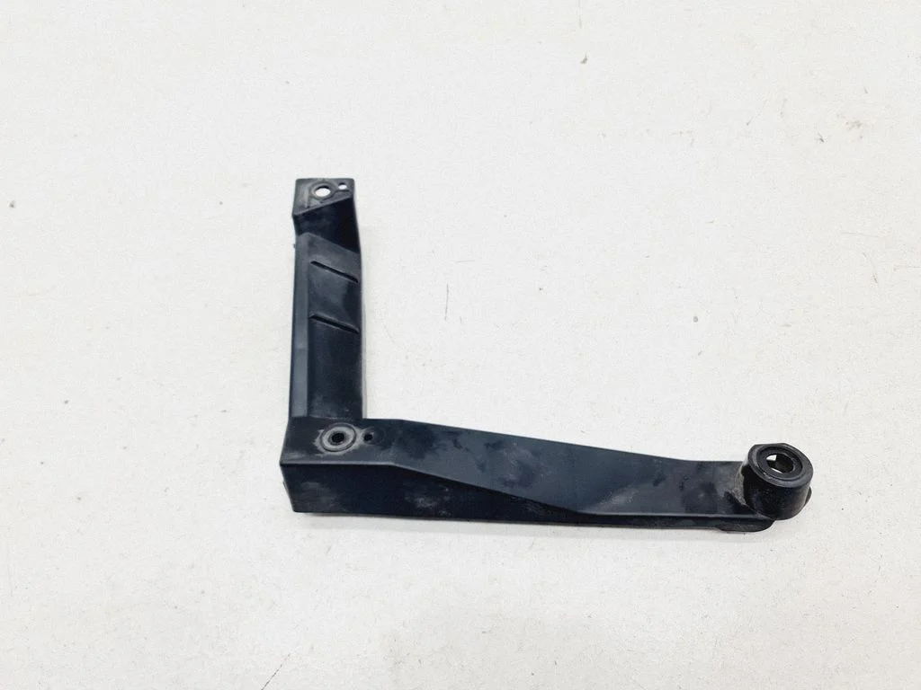 Bumper support mounting bracket corner 7L6807861