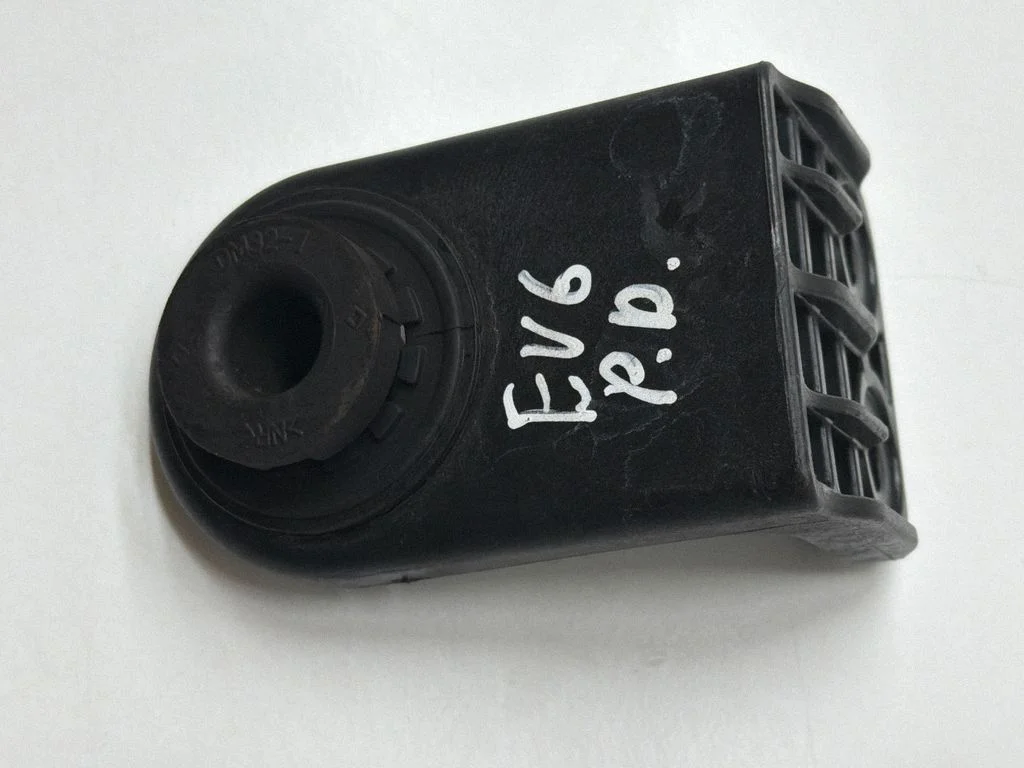 Radiaatori tugipaneeli klamber – KIA EV6 (2021-)
