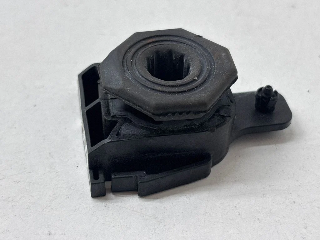 Radiatoru paneļa kronšteins LX618125AC