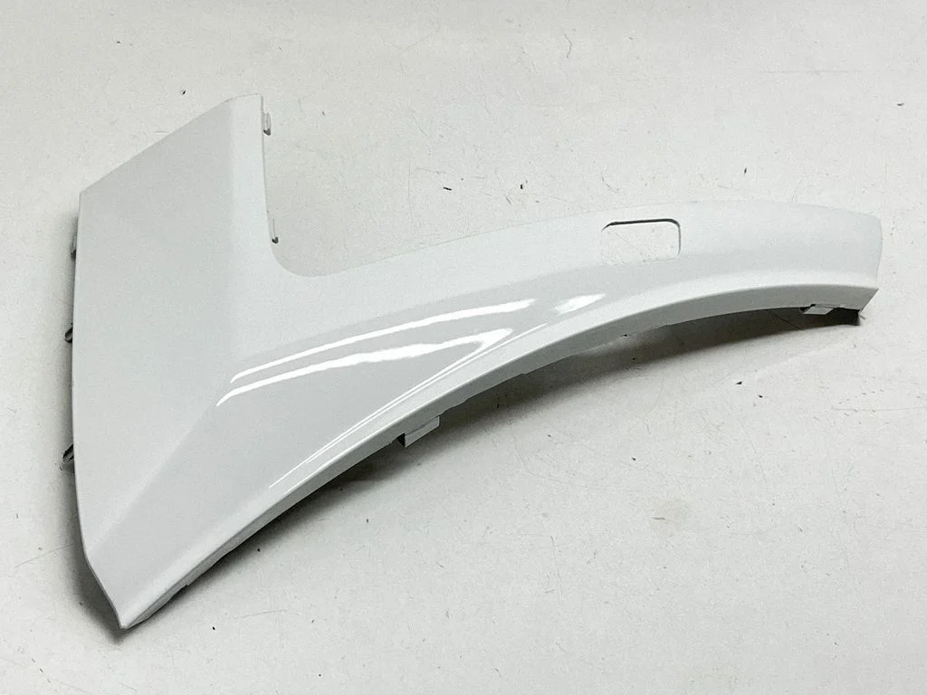 Under headlight/headlamp trim M39965