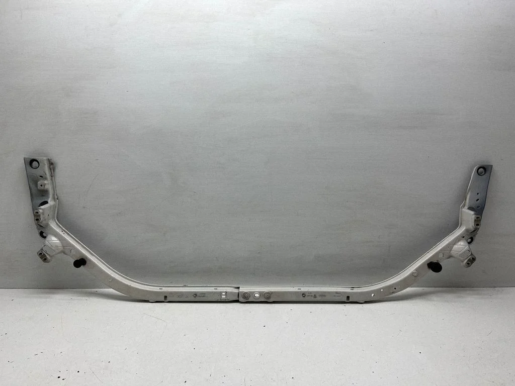Radiatoru paneļa kronšteins L1MB8B359BA