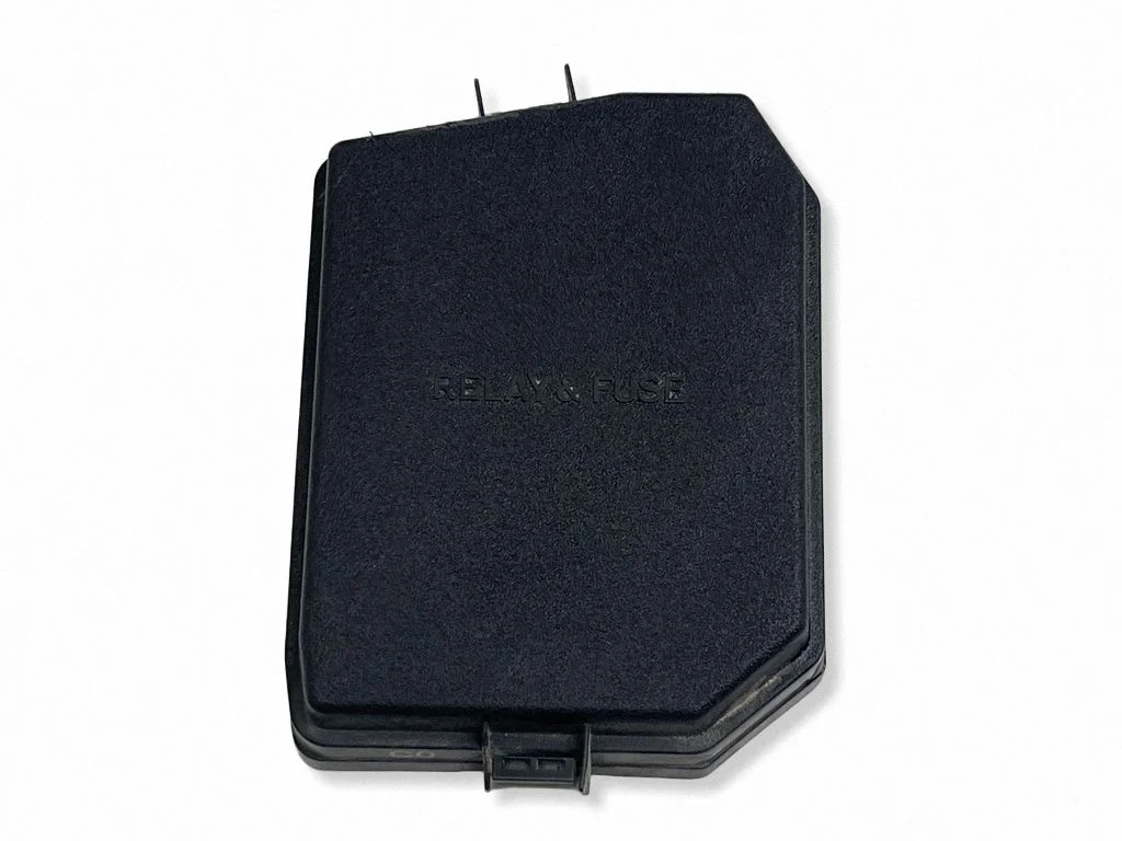Fuse box cover 826620EC00
