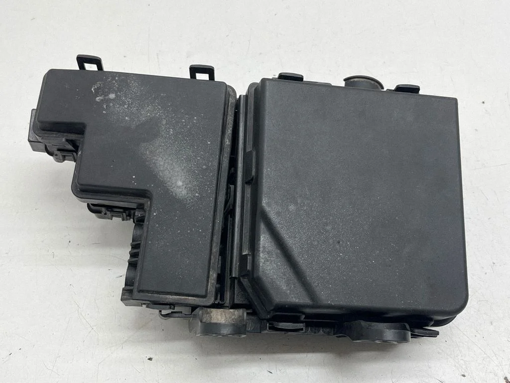Fuse box set 243824BE1A