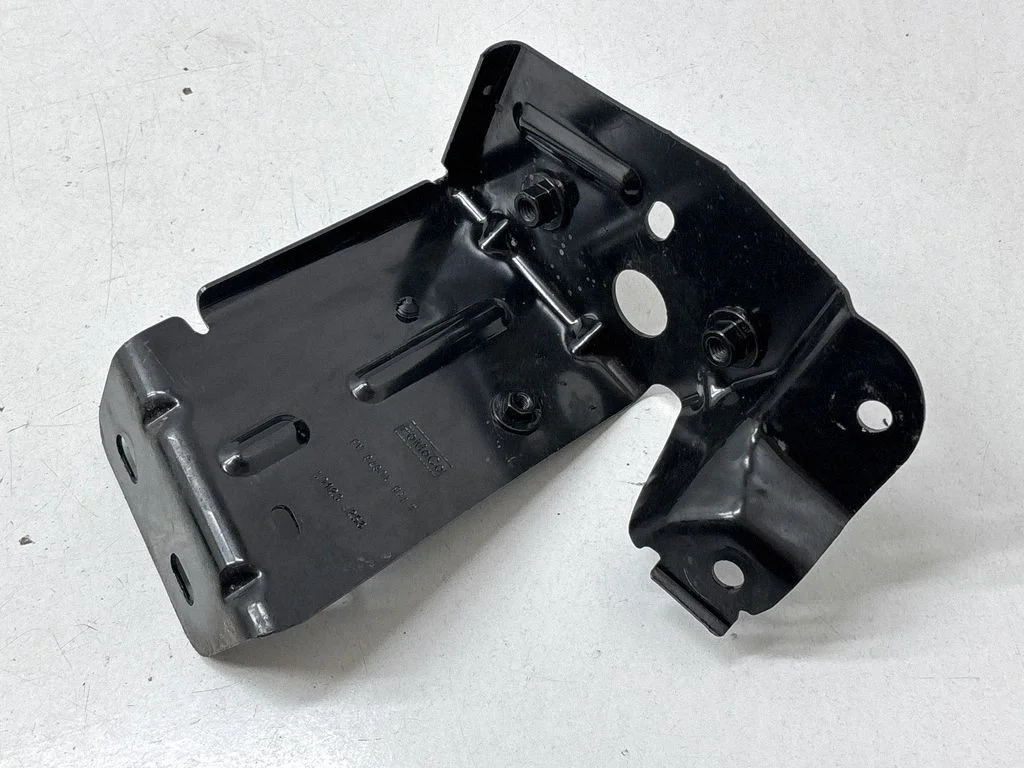 Akumulatora kronšteins L1MB10678AB