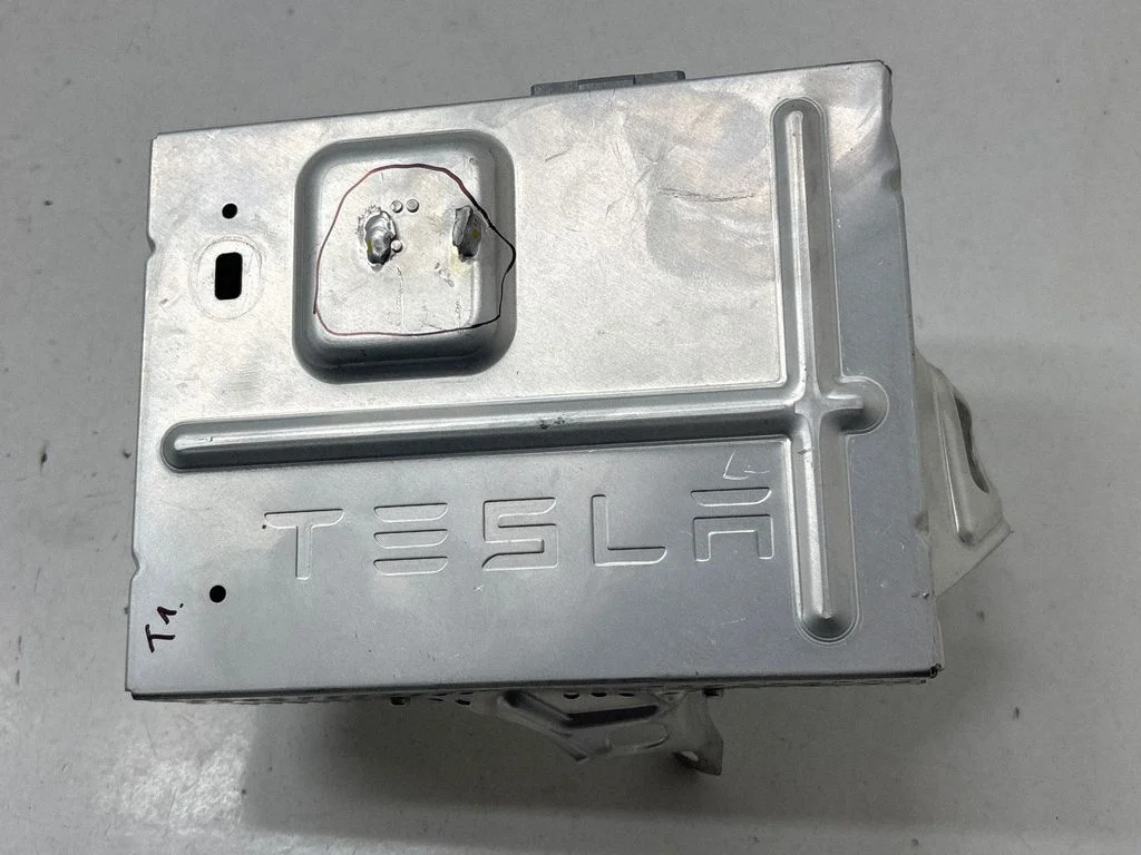 Sound amplifier – Tesla Model Y (2020-)