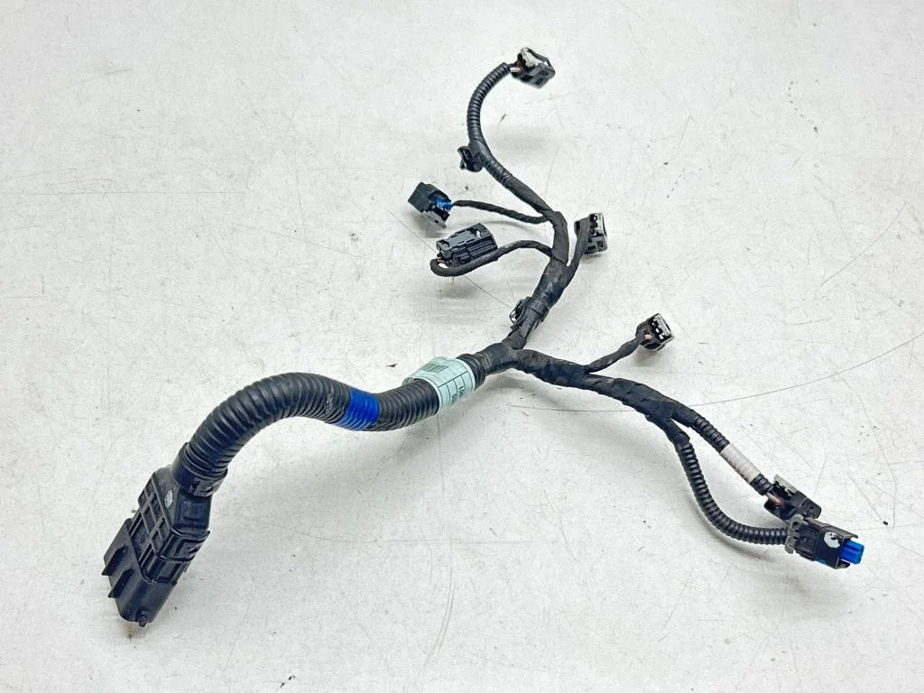 Fuel injector wires 353022M400