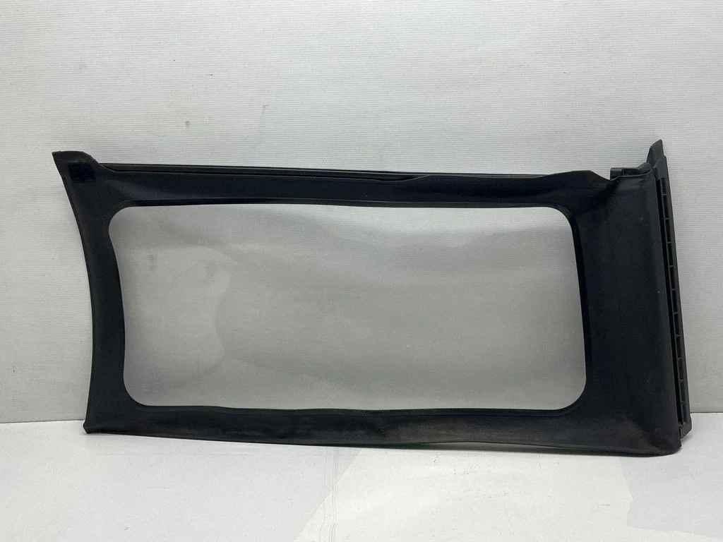 Aizmugurējais sāna virsbūves stikls 43R016799