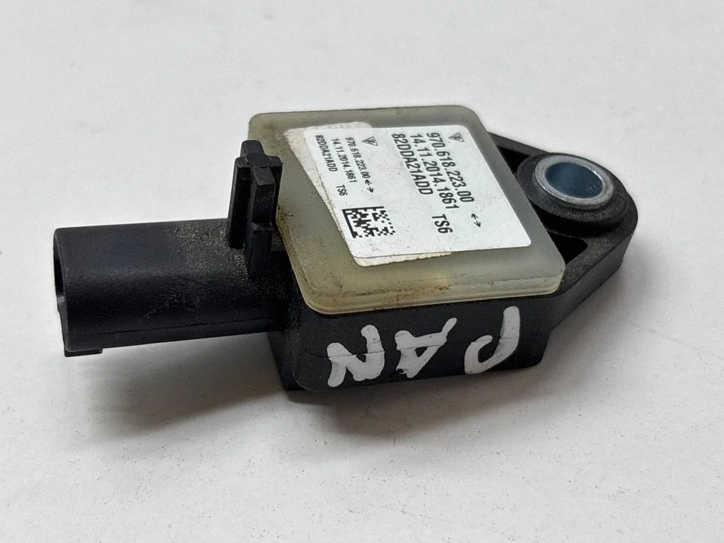 Airbag deployment crash/impact sensor – Porsche Panamera (970) (2009-2017)