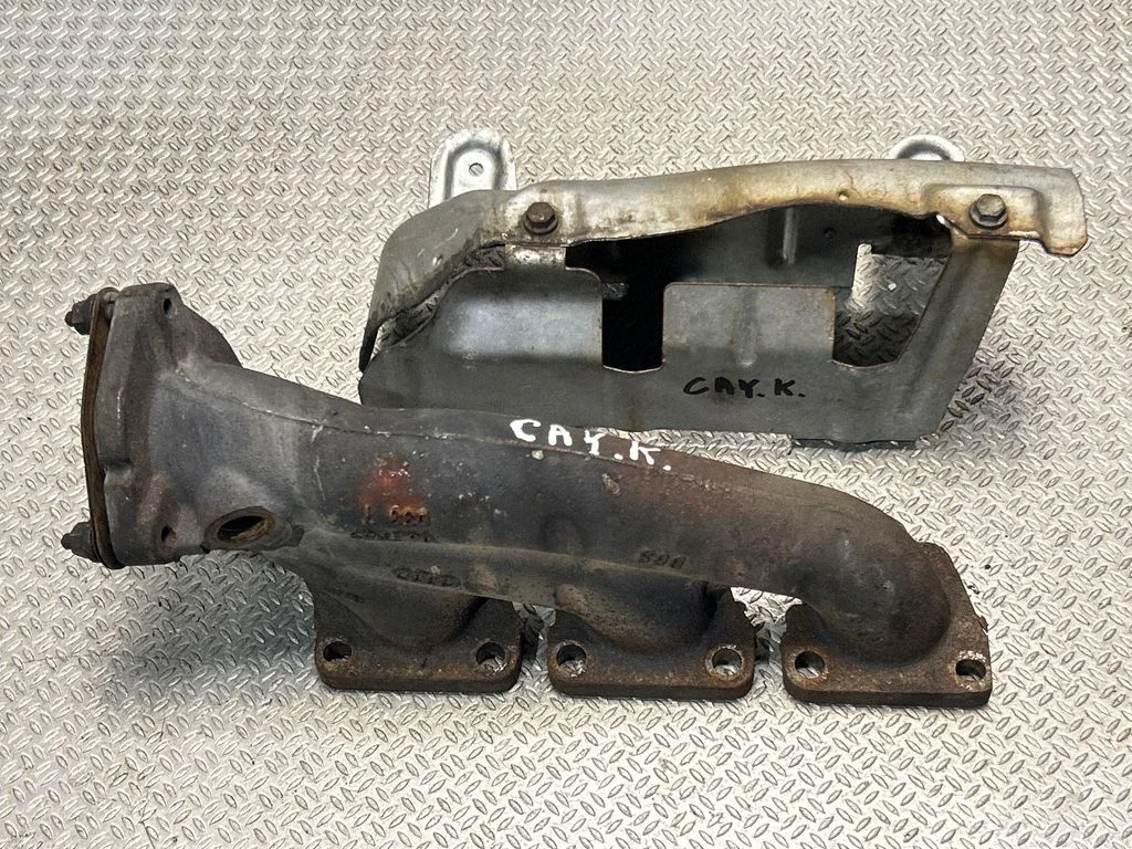 Exhaust manifold 06E258