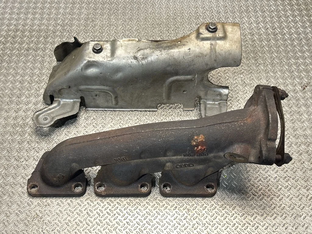 Exhaust manifold 06E253