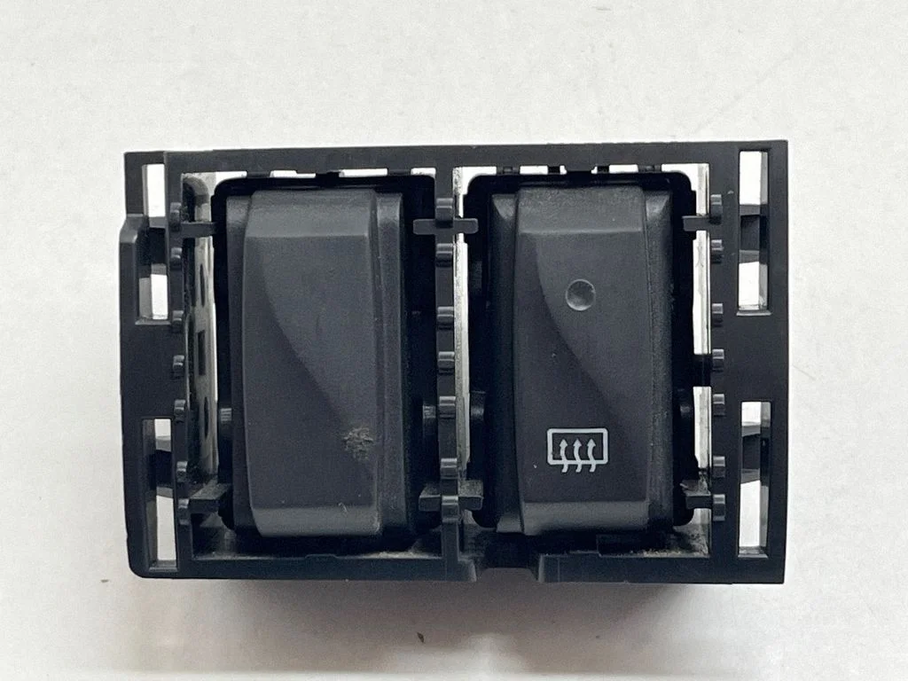 Windscreen/window heater switch – Opel Vivaro (2014-2018)