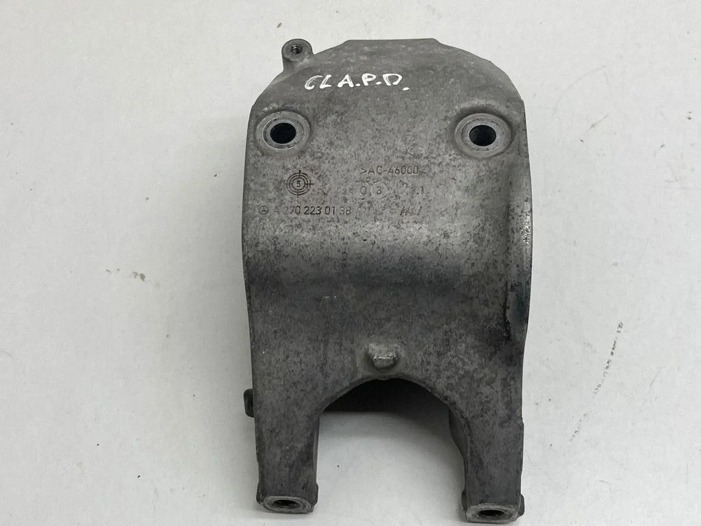 Pusass balstgultņa kronšteins A2702230138