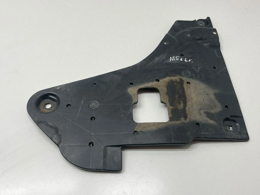 Rear underbody cover/under tray 748A39495R