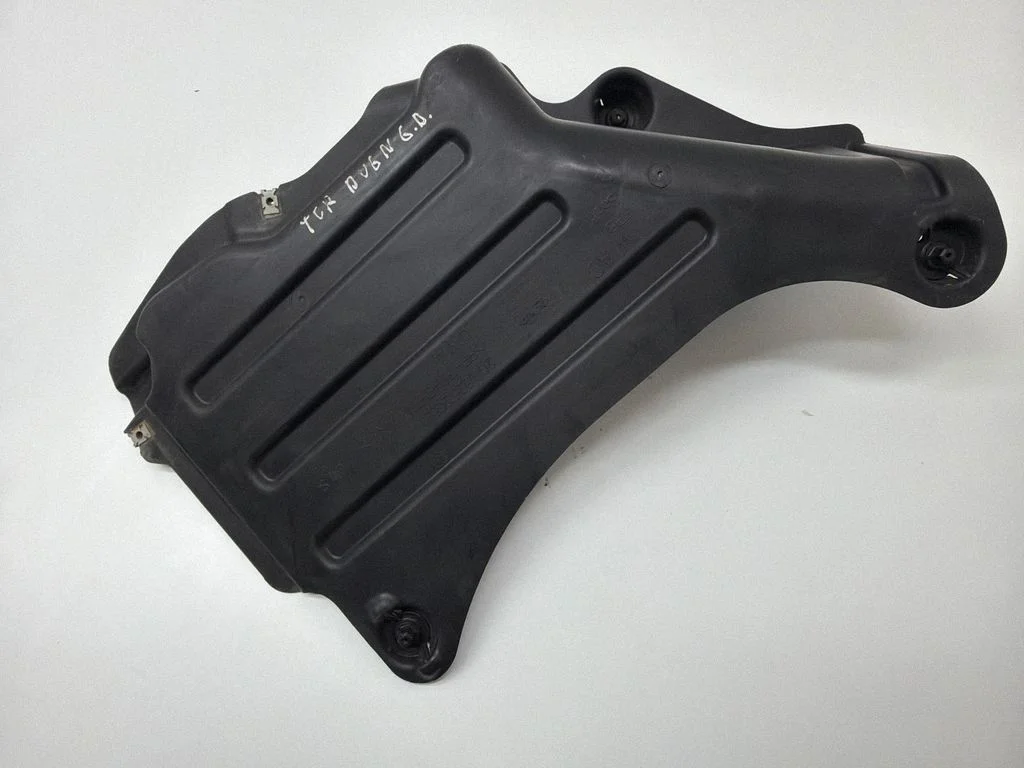 Pakiruumi põhjakaitse 2G0825205A