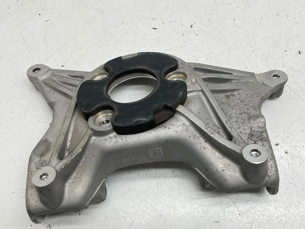 Coil spring mount 104403200C