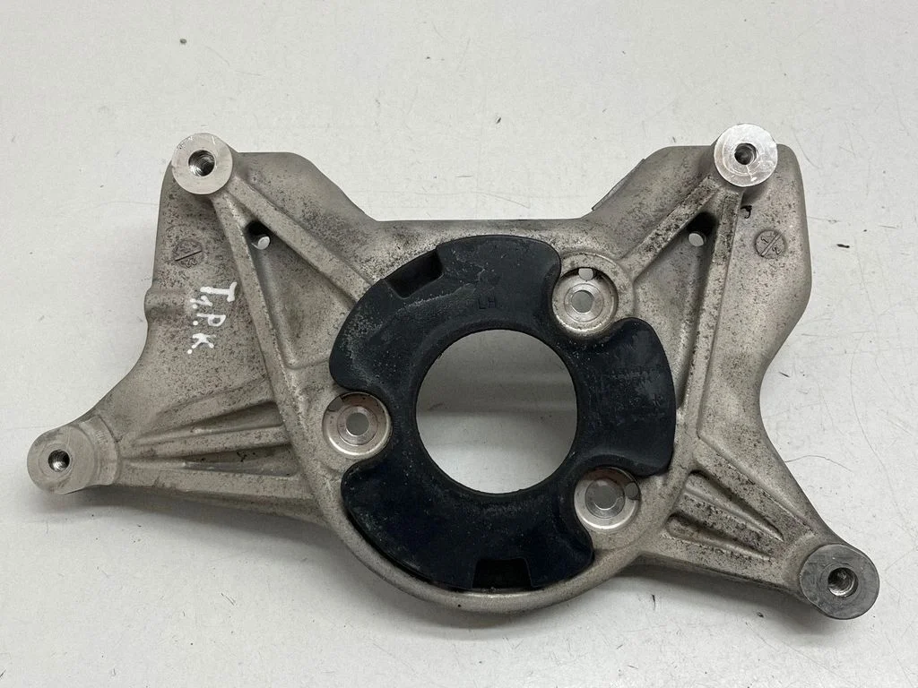 Keerdvedru ülemine tugi 104437100D