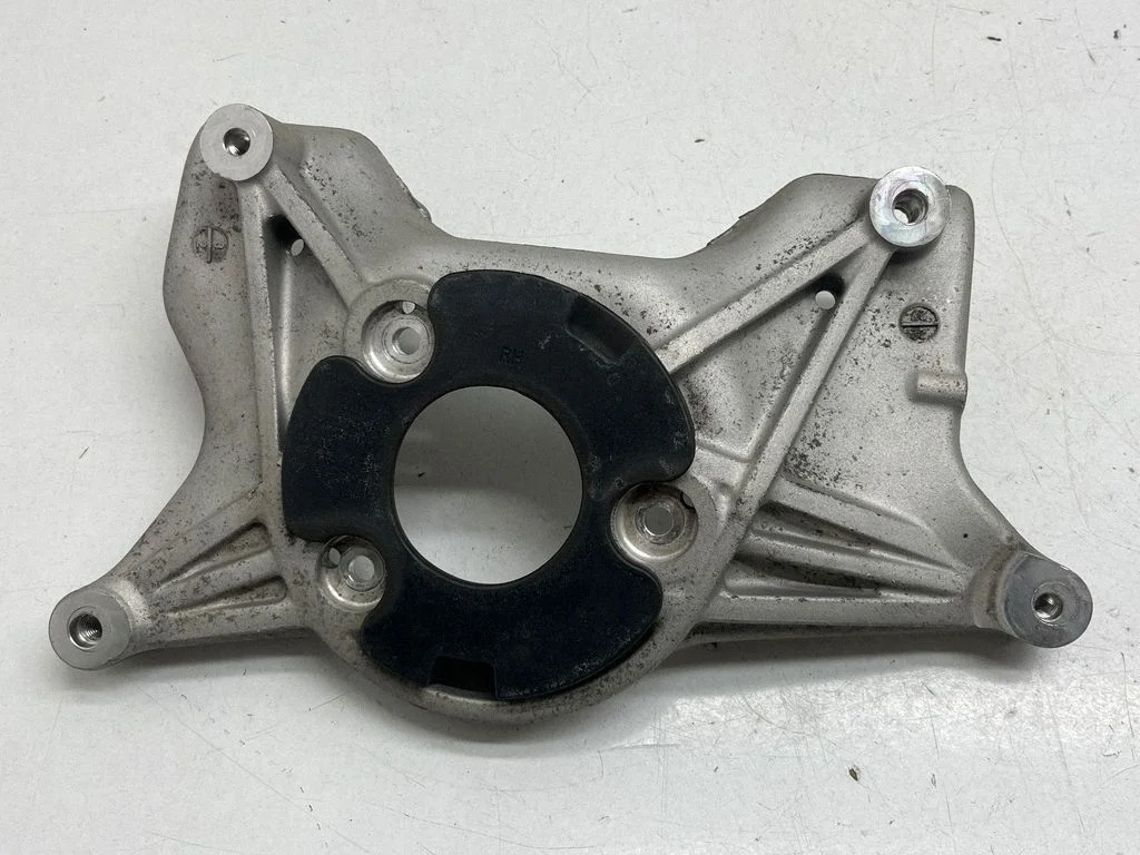 Coil spring mount 104403700C