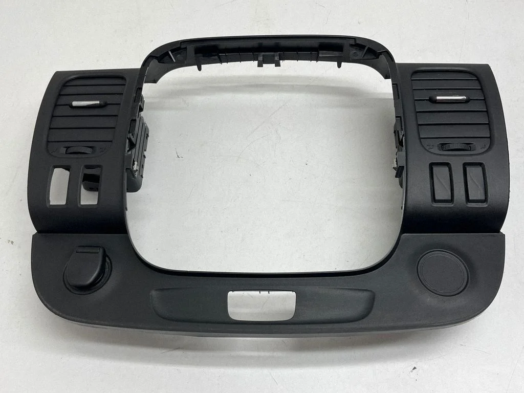 Radio/GPS head unit trim – Opel Vivaro (2014-2018)