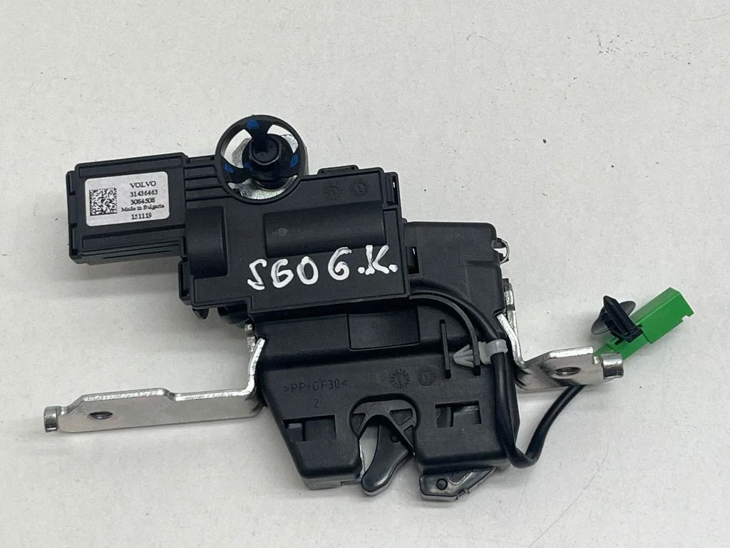 Seat back rest lock catch – Volvo S60 (2018-)