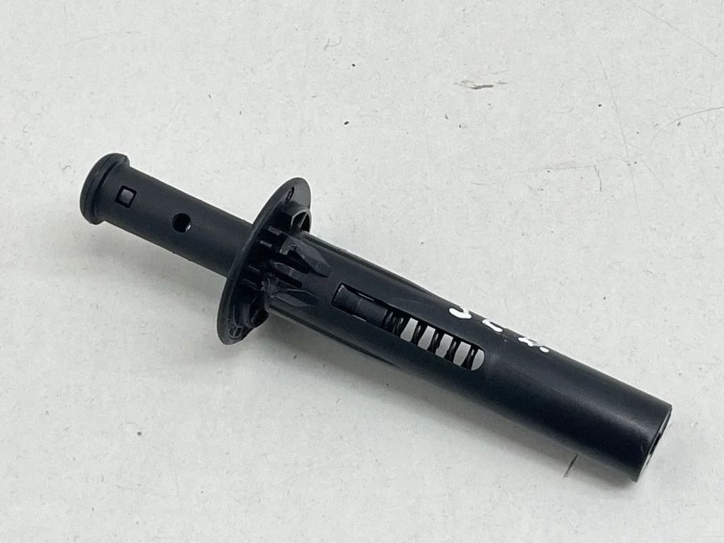 Seat back rest lock catch – rear left