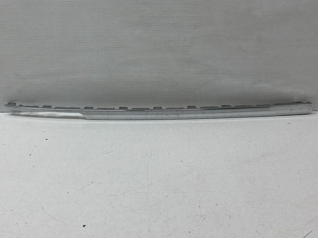 Rear bumper trim bar molding 5NN853835