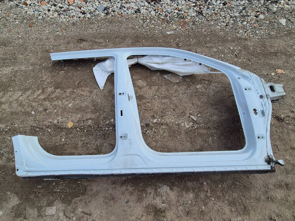 Front sill (body part) – front right