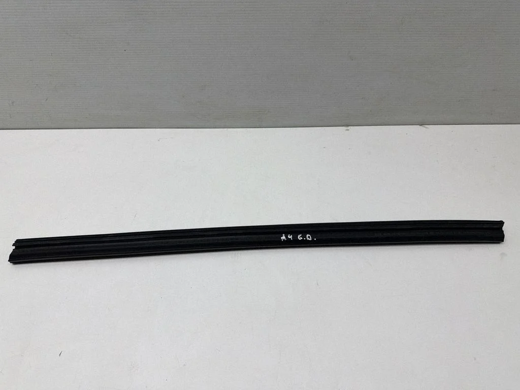 Aizmugurējā blīvgumija (pie stikla) – Audi A4 S4 B9 (2015-2019)
