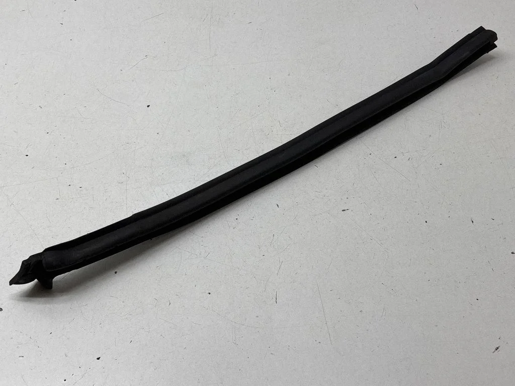 Tagaukse tihend – tagumine parem