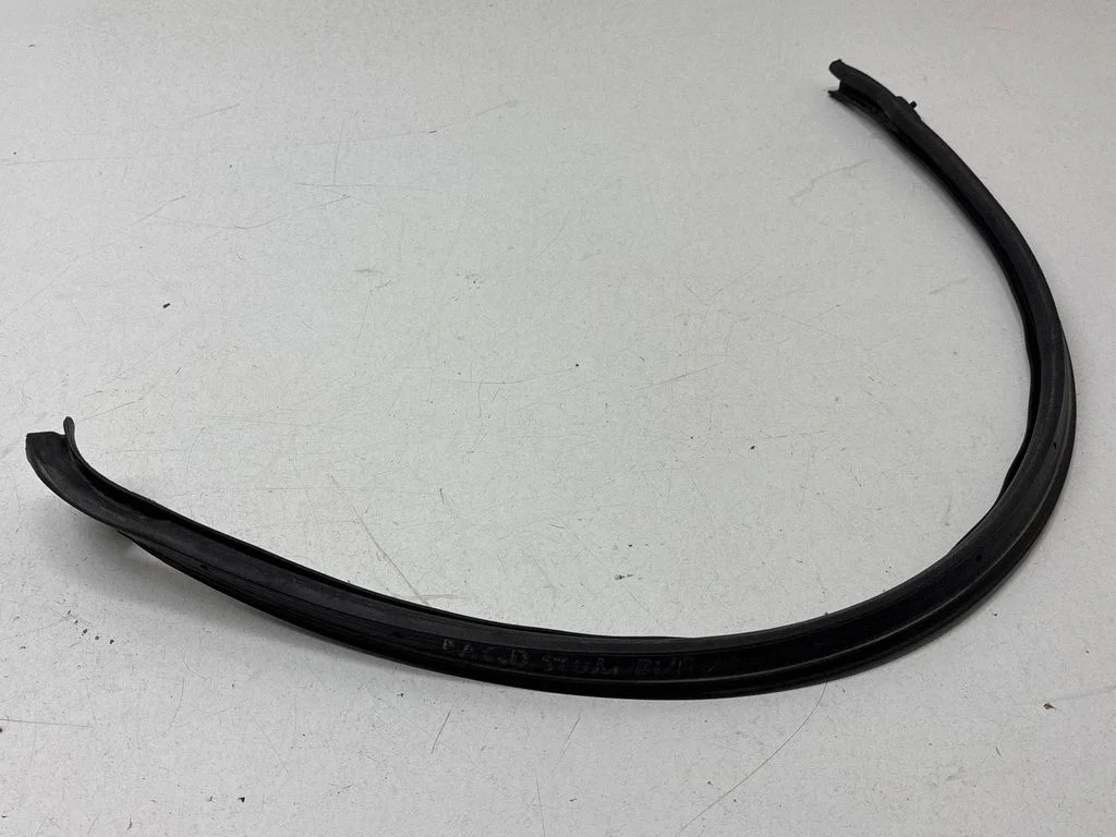 Rubber seal sliding door (on door) – Chrysler Pacifica (2017-)
