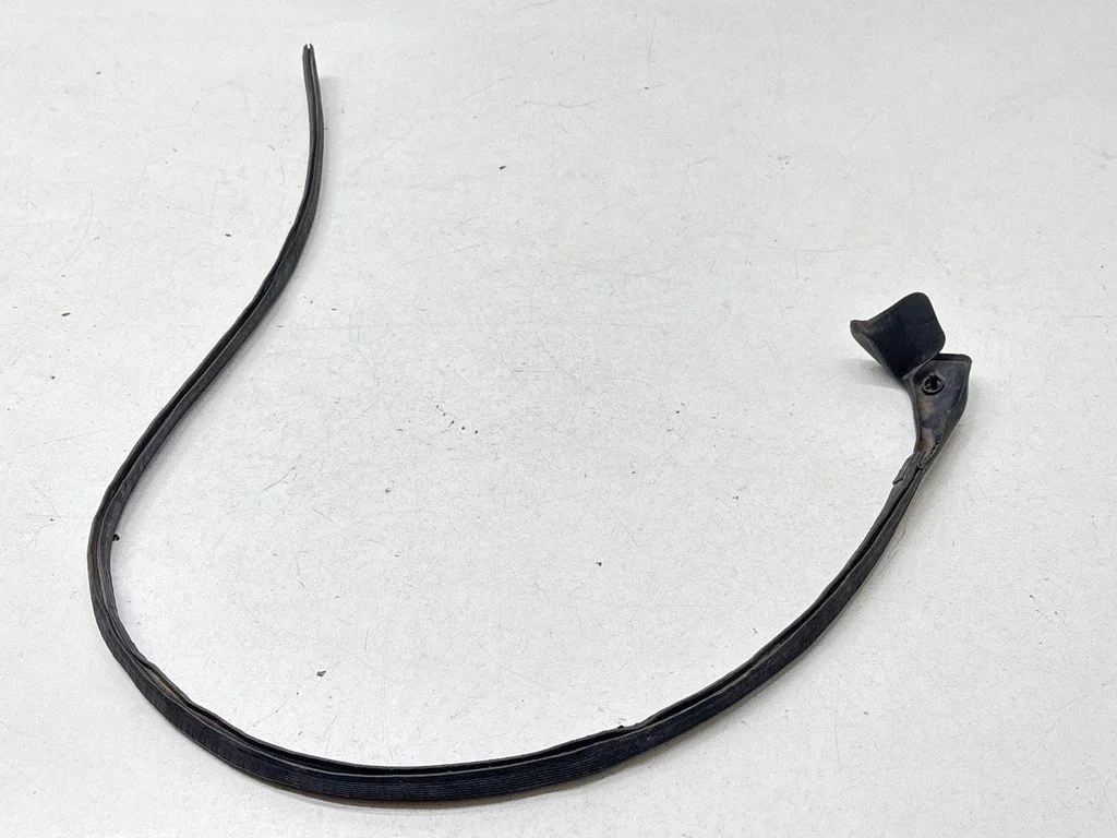 Rubber seal sliding door (on door) – Toyota Proace (2016-)